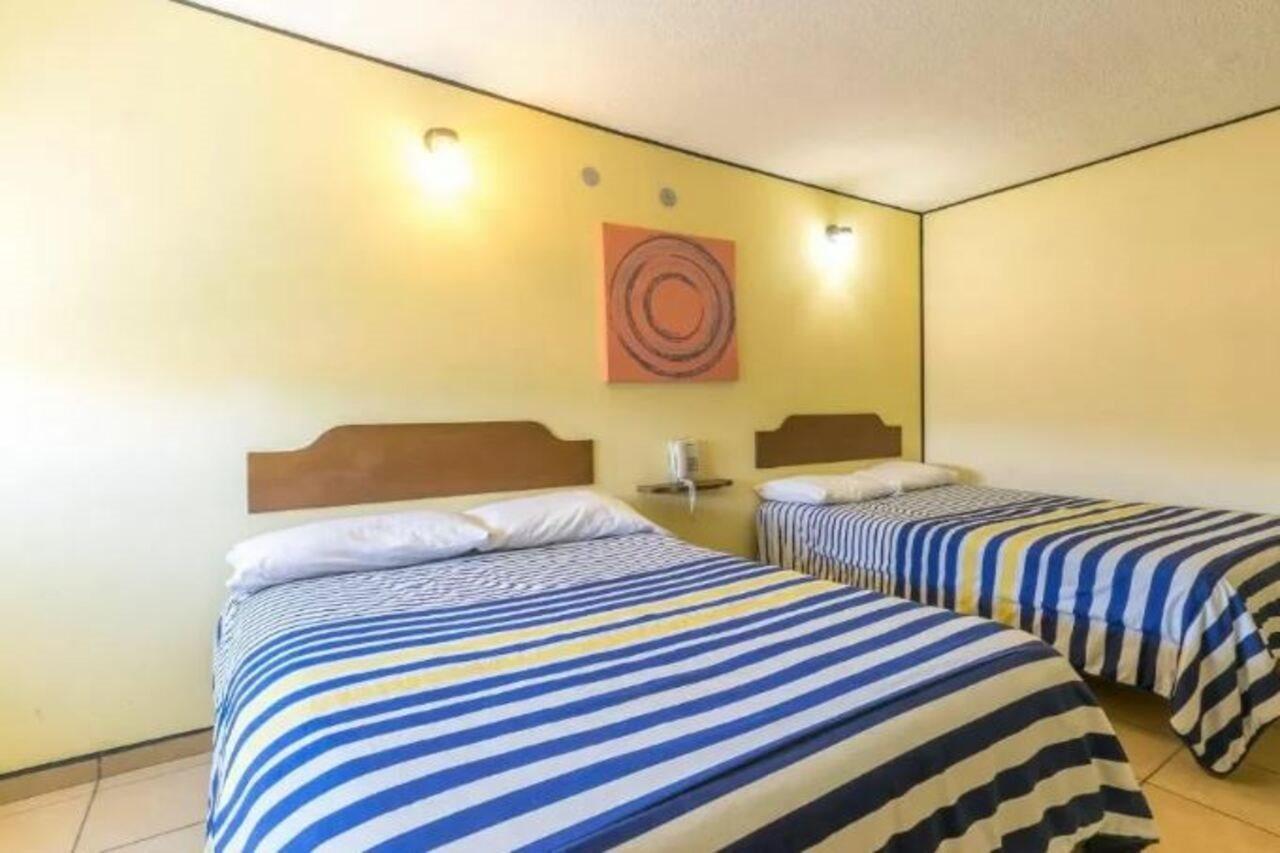 Hotel Mateos 1215 Леон Экстерьер фото